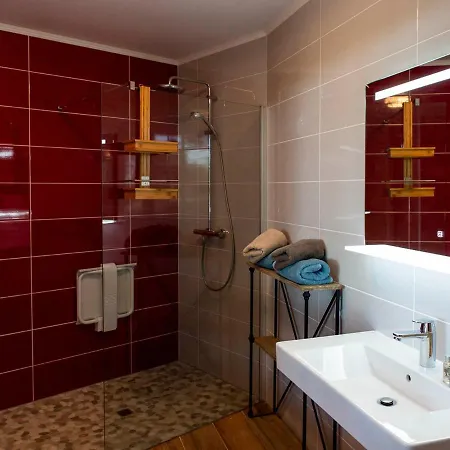 Gite Avec Piscine Privee Chauffee, 4 Chambres, Vue Sur Le Chateau - Fr-1-616-1